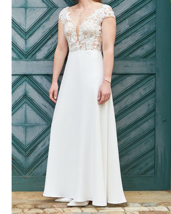 schlicht und doch elegant zeigt sich dieses Brautkleid