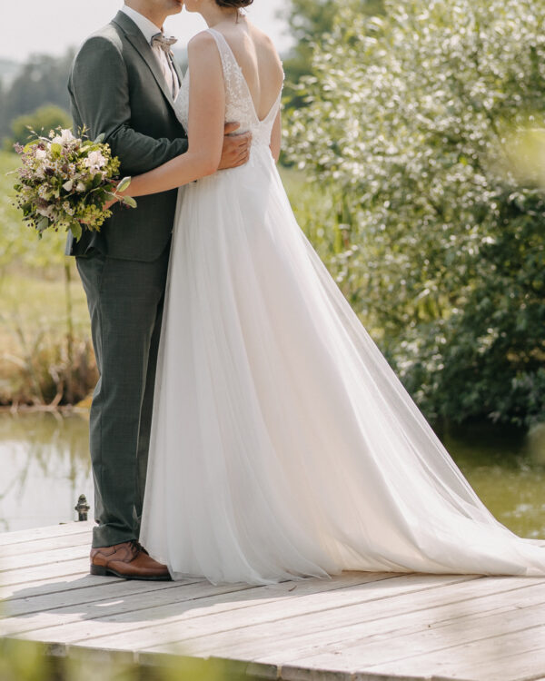 Ein bezauberndes Brautkleid der Marke Bianco Evento. Zu kaufen bei monarosa Brautmode Bronschhofen