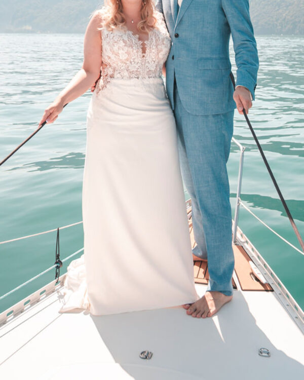 fit and Flare und traumhafte Spitzen zeigen sich in diesem Brautkleid von Pure Tres Chic