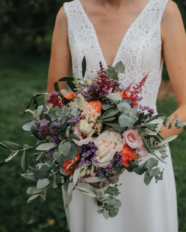schlichte Eleganz beschreibt dieses Brautkleid am besten