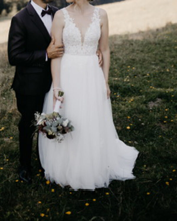 weich fließendes Brautkleid von Lilian West