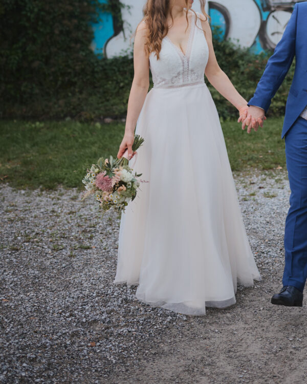 fein fliessendes Brautkleid