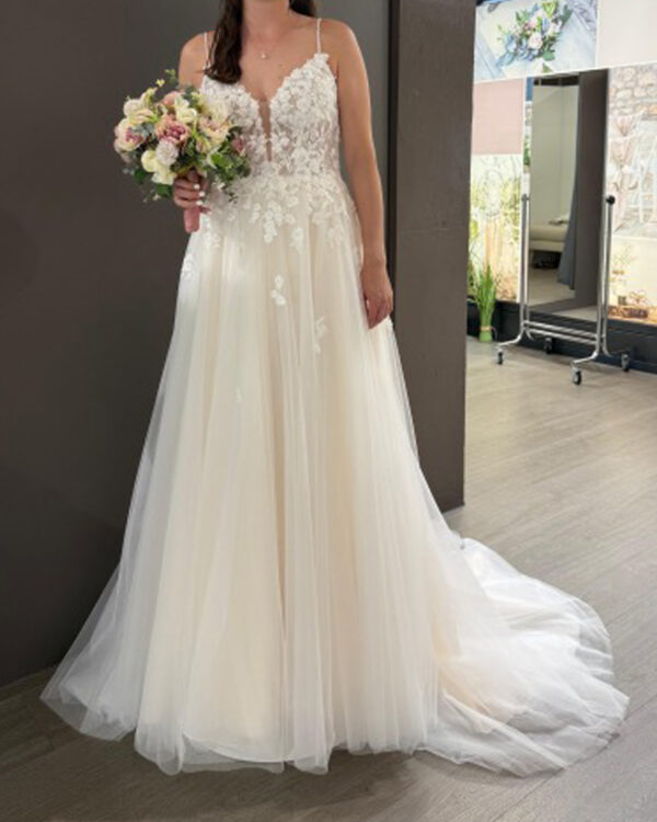 romantisches verspieltes Brautkleid