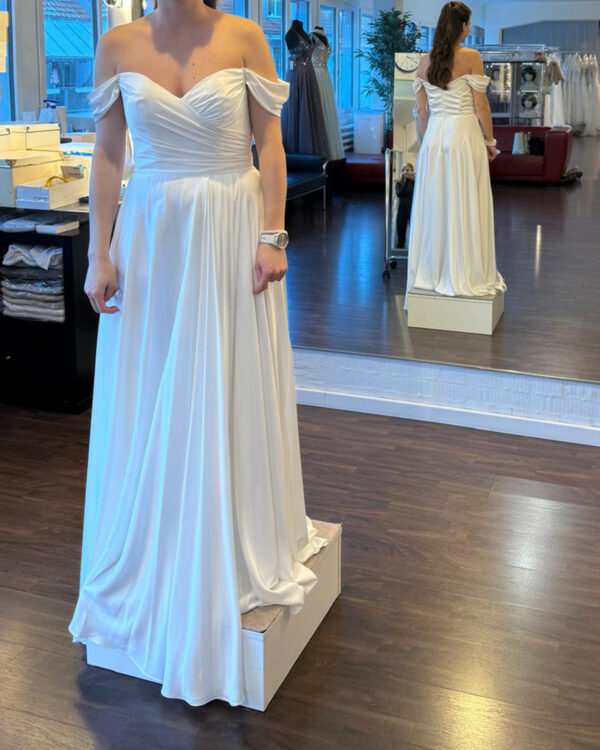 luftiges clean Style Brautkleid