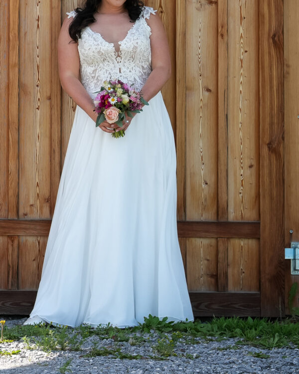 weich fliessendes Brautkleid von monarosa