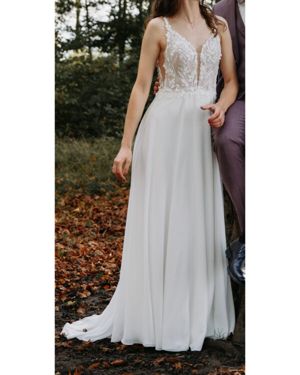 Brautkleid mit tiefem Rückenansicht
